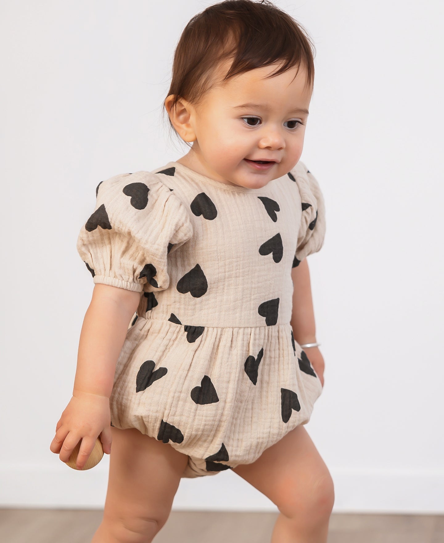 Babies' Muslin Romper in Oak/char Hearts Postie
