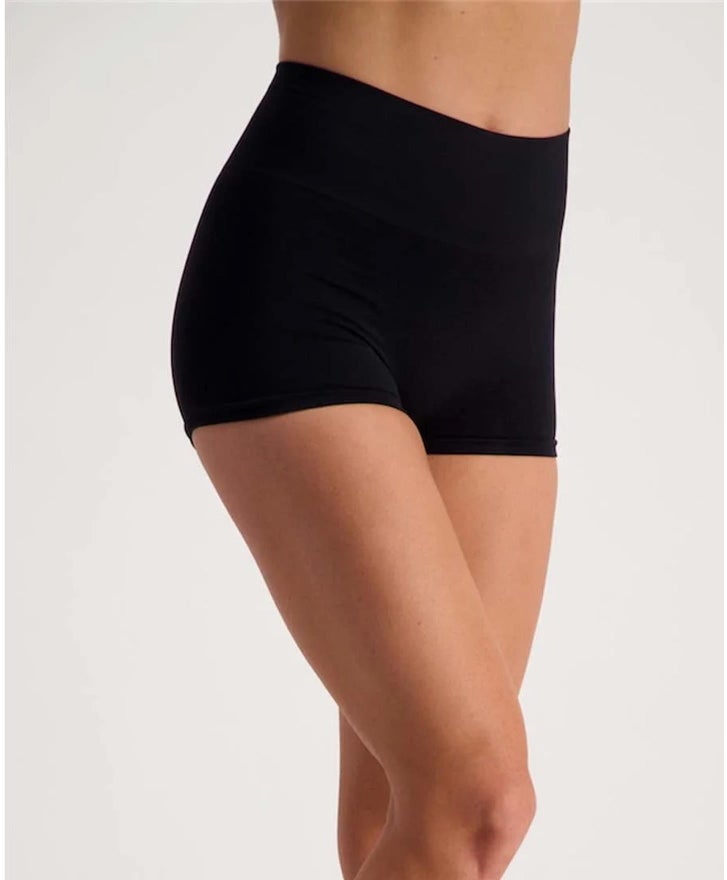 https://www.postie.co.nz/content/products/womens-shaping-seamfree-shortie-black-a-outfit-816029.png?canvas=304:368&width=720