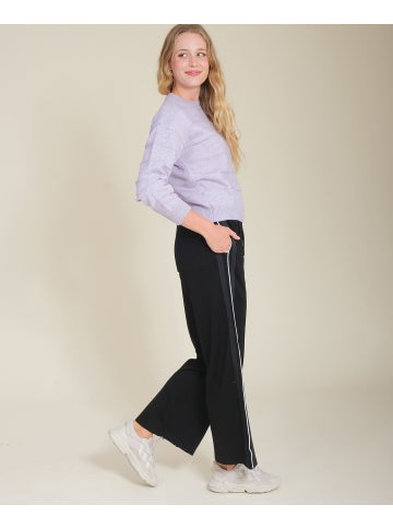 https://www.postie.co.nz/content/products/womens-side-stripe-wide-leg-pant-black-b-front-818797.jpg?enable=upscale&canvas=490:657&fit=bounds&width=360